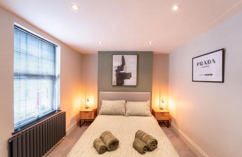 Cheltenham House | Albert House - 3 Beds, Central & Racecourse!