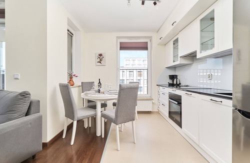 Fabryczna Apartment | Aleja Architektow Apartments by Renters