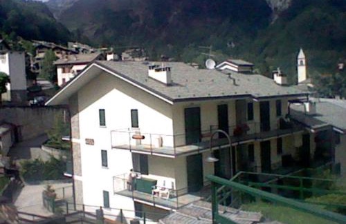 Chiesa in Valmalenco Apartment | Alessia House