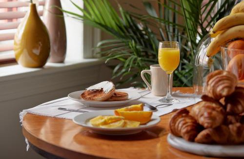 Gayborhood Hotel | Alexander Inn