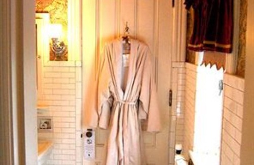 Winona Bed & Breakfast | Alexander Mansion Bed and Breakfast
