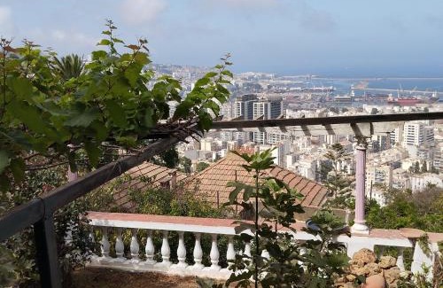El Madania Villa | Alger avec vue imprenable sur la Baie d'Alger Piscine Balcon Terrasse
