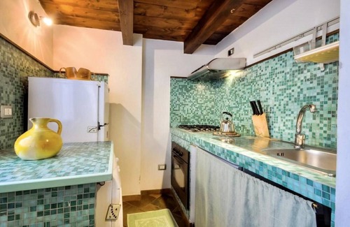 Alghero City Centre Apartment | Alghero Old Town, within the ancient walls, very close to sea. Topaz!