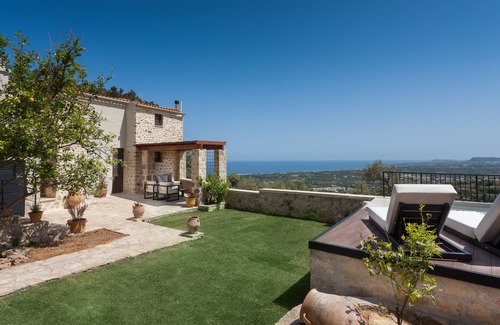 Maroulas Villa | Ali Vafi's Villa - Heated Jacuzzi & Indoor Pool