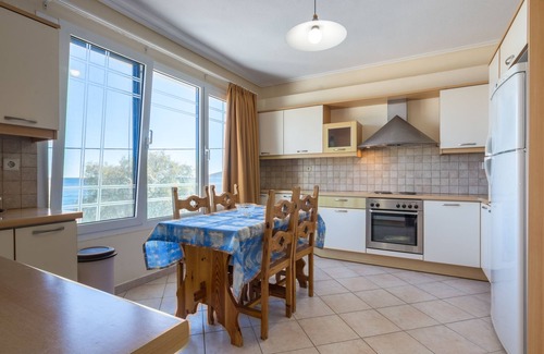 Paralia Agias Fotinis House | Aliki Studios