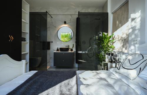 Njardvik Apartment | ÁLka - Cozy Room by the Sea With Private Hot Tub