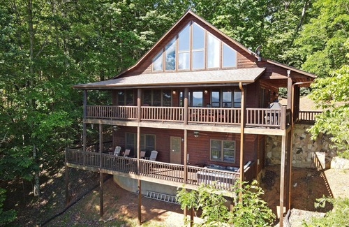 Ridges Over the Lake Cabin | All About The Views | Luxury 4 Bed, 3 Bath- Hot Tub-Great Views-Wifi