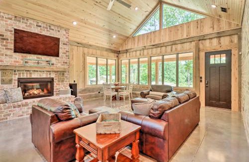 Edgemont House | All-Encompassing Lakehouse with Modern Accents!