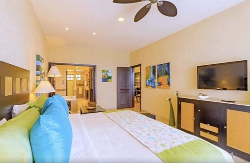 Ex Hacienda El Pitillal Resort | All-inclusive - Garza Blanca 5 Diamond Resort: Stunning 3 Bedroom Beach Lock-Off