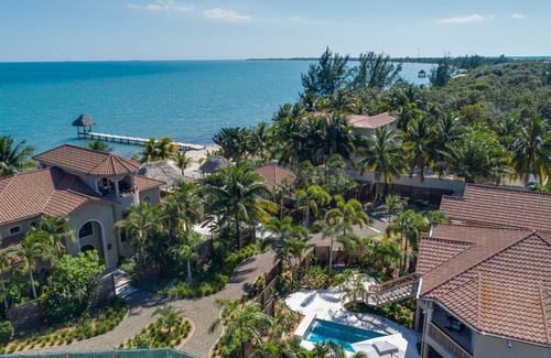 Cocoplum Villa | ALL INCLUSIVE Seahorse Villa - 4 Bedroom Luxury Villa near Placencia, Belize