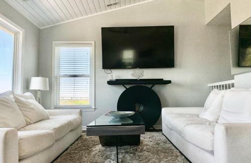 Surf City House | All Marshed Up - 1 block to Beach & Spectacular Marsh View