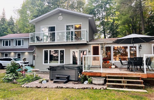 Harcourt Cottage | All-season Lakefront Escape w/4 bedrooms and hot tub