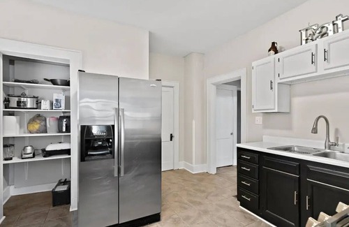 Carrollton House | ALL THE COMFORTS OF HOME!n