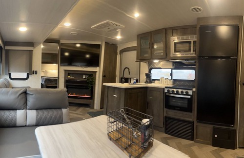 Valliant House | All You Need RV Dream Suite