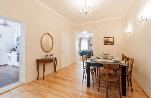 Innere Stadt Apartment | Allegro - Just Steps From Stephansplatz, 1st District