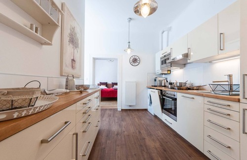 Innere Stadt Apartment | Allegro - Just Steps From Stephansplatz, 1st District