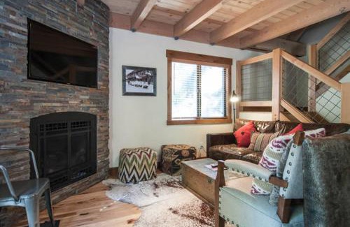 Kingswood Estates House | Allenby- LuxuryCabin w Cozy Fireplace, Near Northstar!