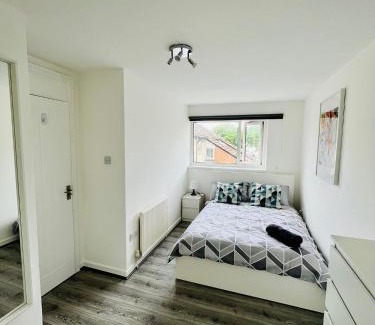Cheetham Hill House | Allenby Walk Private Room in a 4 Bed Shared House