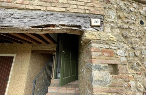 Albinea House | Alloggio con camino nel borgo del castello