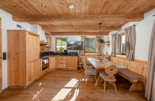 Haus Apartment | Almchalet Linharterhof
