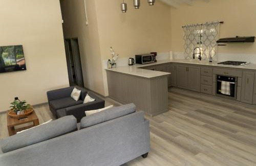 Corinthe Villa | Almond Tree Villa Beach Hideaway with Jacuzzi
