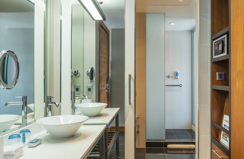 Capital Centre Hotel | Aloft Abu Dhabi