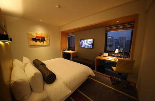 Baizhangpu Nongchang Hotel | Aloft Dongguan Dynamic Town