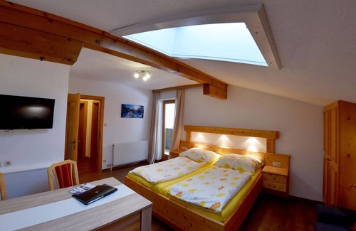 Bad Gastein Cottage | Alpenpension GASTEIN - Family room, shower, toilet, balcony