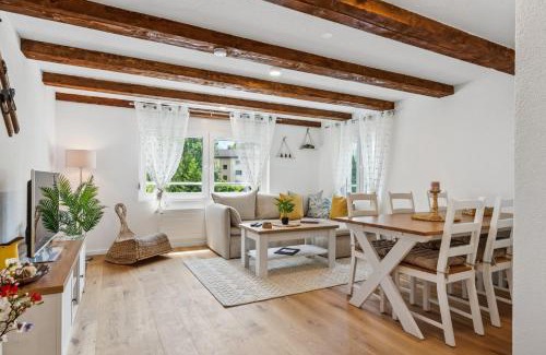 Luchsingen Apartment | Alpenzauber Chalet 1 - 6 Personen I Bergblick, Nahe Braunwald - Badewanne, nahe Bahnhof und Parkplatz