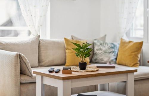 Luchsingen Apartment | Alpenzauber Chalet 1 - 6 Personen I Bergblick, Nahe Braunwald - Badewanne, nahe Bahnhof und Parkplatz