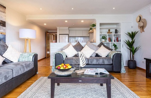Fernhill Apartment | ALPINE LAKE VIEW SPACIOUS TWO BEDROOM APARTMENT
