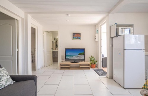 Saint-Pierre Apartment | Alpinia - Appt avec piscine partagée