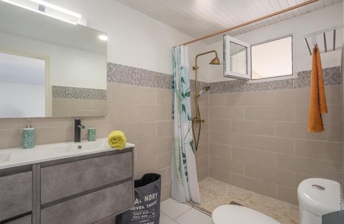 Saint-Pierre Apartment | Alpinia - Appt avec piscine partagée