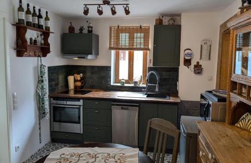 Edenkoben Apartment | Altes Häusle am Waschbach Anno 1625 Ferienwohnungen und Doppelzimmer