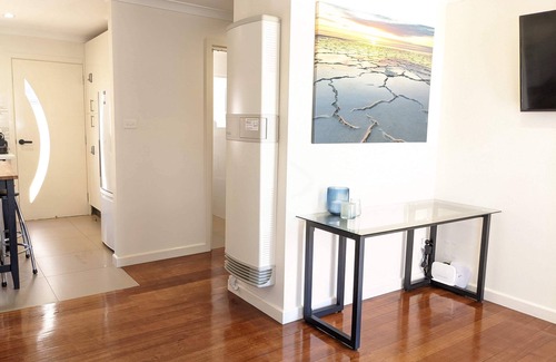 Altona Apartment | Altona Beachfront Haven - 2 Bed, 2 Bath