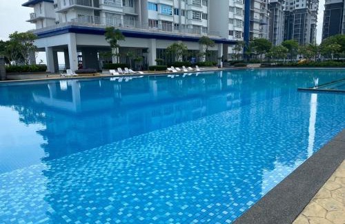 Kajang Apartment | Alwafiqah Palmyra Condo 3 Bedroom- With Netflix & Wifi near Bangi, Kajang, Nilai,Putrajaya, KLIA