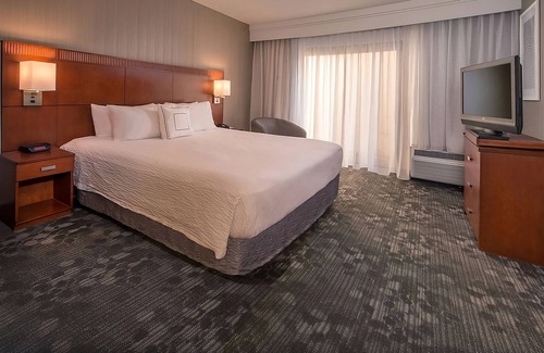 Columbia Hotel | Always a Great Idea To Unwind! Near Lake Kittamaqundi, w/Pool, Pet-Friendly!