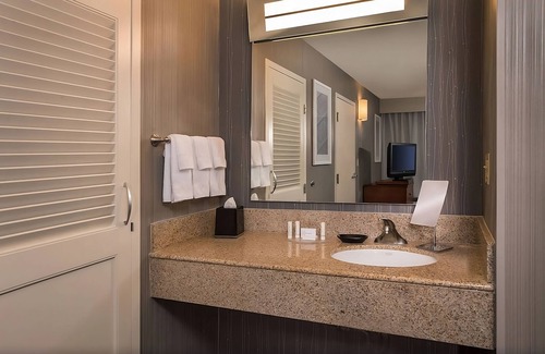 Columbia Hotel | Always a Great Idea To Unwind! Near Lake Kittamaqundi, w/Pool, Pet-Friendly!