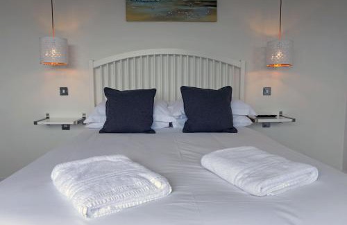 Saundersfoot House | Am Byth - Spectacular Sea Views and Hot Tub