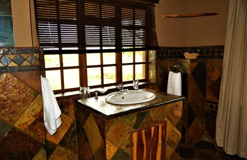 Colenso Cabin | Amaka Private Game Reserve and Safaris