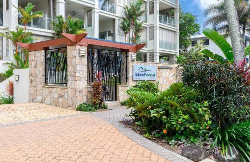 Palm Cove Apartment | Amarillo at Island Views—Breezy Waterfront Bliss