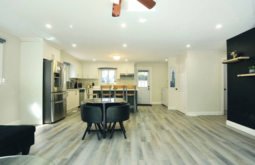 Alcona House | Amazing 3BR Home ~ Relax & Unwind in Comfort