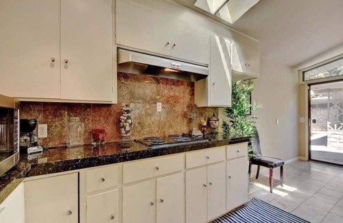 Tarrytown House | Amazing and centrally located summer oasis with a Mid-century modern feel