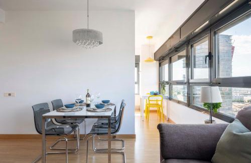 El Port Apartment | Amazing Apart Fira Barcelona and 15' from Bcn center with pool