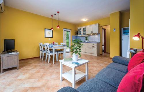 Babici Apartment | Amazing Apartment In Umag With Wifi