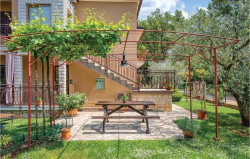 Babici Apartment | Amazing Apartment In Umag With Wifi