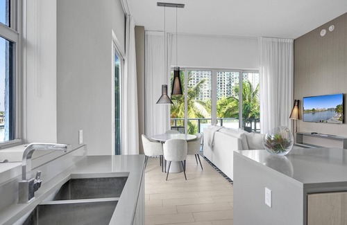 Hollywood South Central Beach Apartment | Amazing Apartments at H Beach House