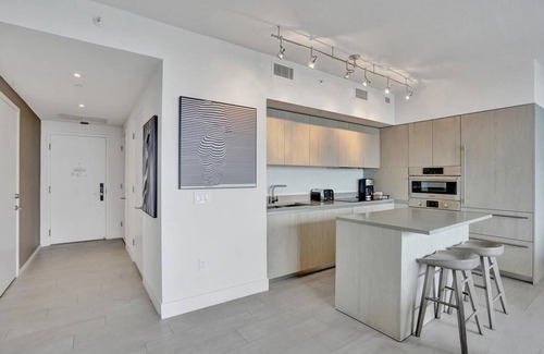Hollywood South Central Beach Apartment | Amazing Apartments at H Beach House
