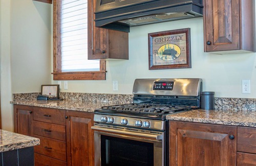 St. Charles Cabin | Amazing Beachfront Lodge at Bear Lake w/theater