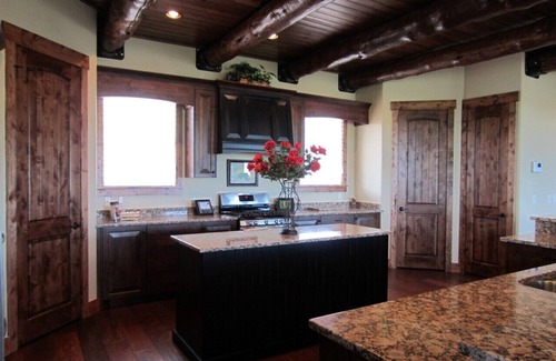 St. Charles Cabin | Amazing Beachfront Lodge at Bear Lake w/theater